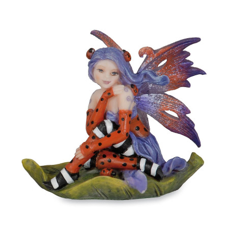 Fatina seduta con coccinella by Les Alpes Collection